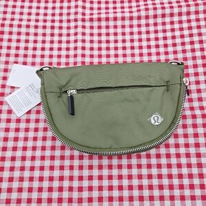 Lululemon All Night Festival Bag 2L Green
